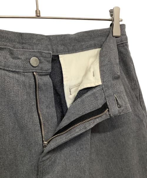 Graphpaper（グラフペーパー）Graphpaper (グラフペーパー) COLORFAST DENIM TWO TUCK PANTS グレー サイズ:2の古着・服飾アイテム