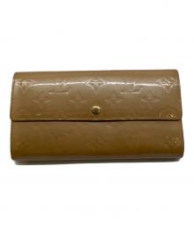 LOUIS VUITTON（ルイ ヴィトン）の古着「モノグラム ヴェルニ ポルトフォイユ・サラ旧型」｜カーキ