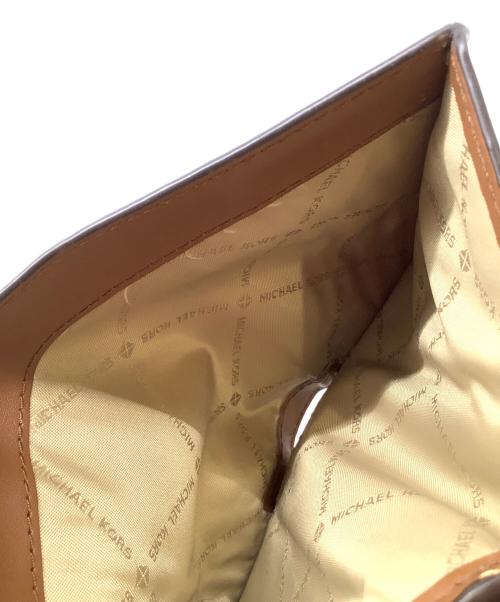 MICHAEL KORS（マイケルコース）MICHAEL KORS (マイケルコース) 2つ折り財布 アイボリーの古着・服飾アイテム