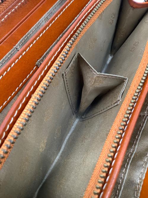 DAKOTA（ダコタ）Dakota (ダコタ) ラウンドファスナー財布 ブラウンの古着・服飾アイテム