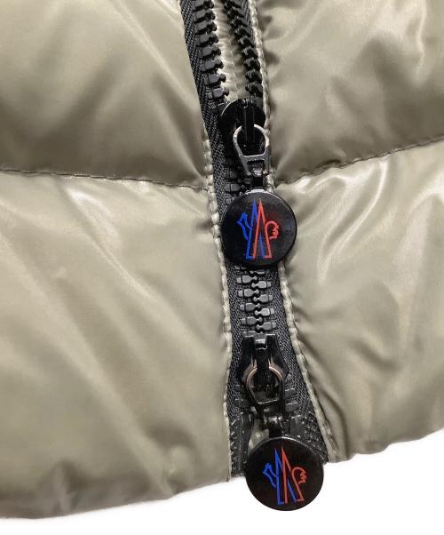 MONCLER（モンクレール）MONCLER (モンクレール) ダウンコート オリーブの古着・服飾アイテム