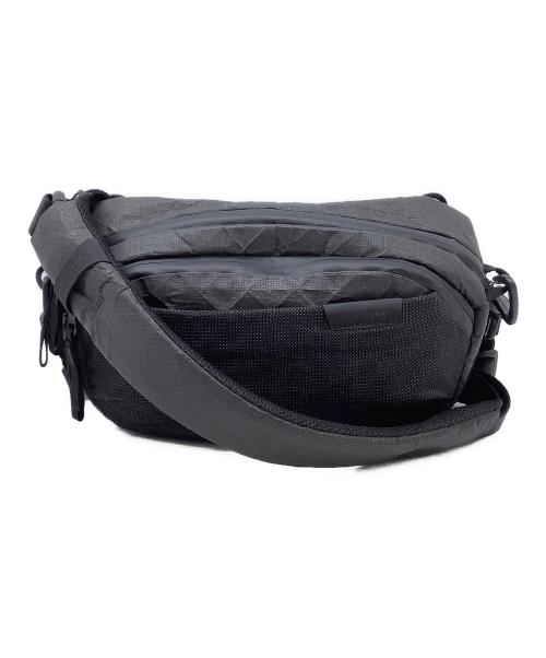 ABLE CARRY（エイブルキャリー）ABLE CARRY (エイブルキャリー) ボディーバッグ グレー×ブラックの古着・服飾アイテム