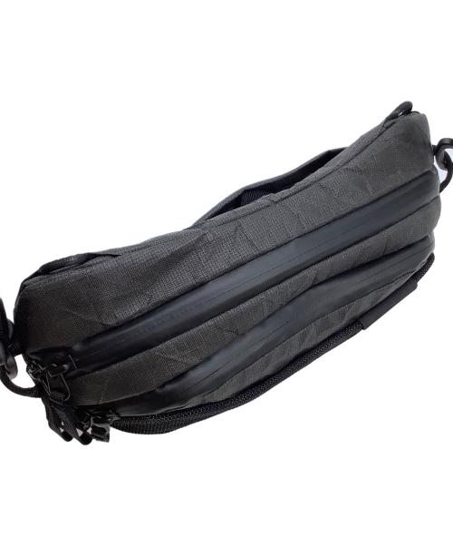 ABLE CARRY（エイブルキャリー）ABLE CARRY (エイブルキャリー) ボディーバッグ グレー×ブラックの古着・服飾アイテム