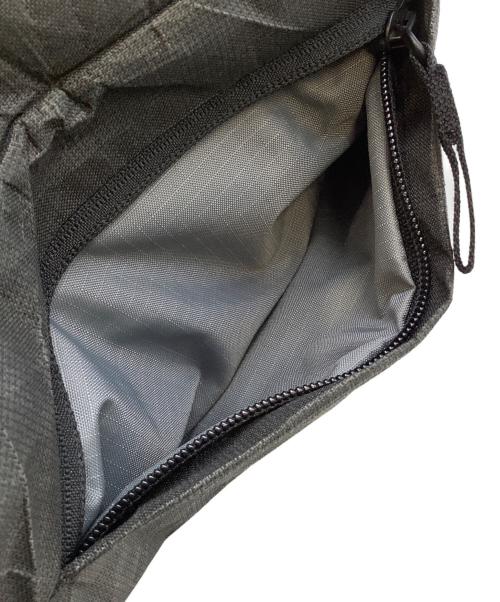 ABLE CARRY（エイブルキャリー）ABLE CARRY (エイブルキャリー) ボディーバッグ グレー×ブラックの古着・服飾アイテム