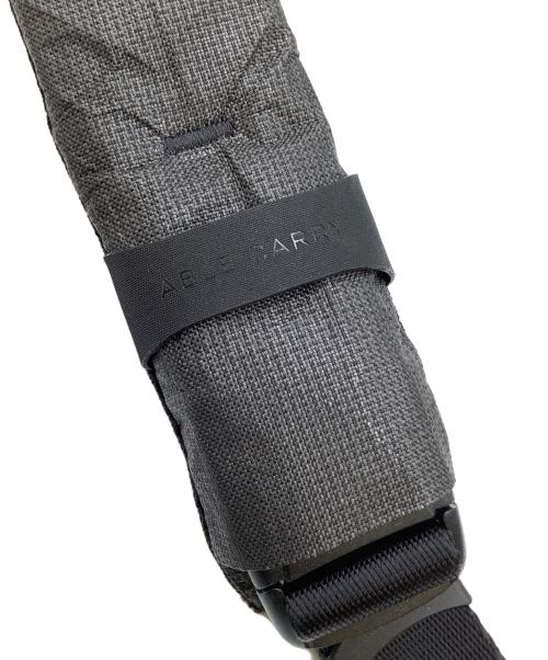 ABLE CARRY（エイブルキャリー）ABLE CARRY (エイブルキャリー) ボディーバッグ グレー×ブラックの古着・服飾アイテム