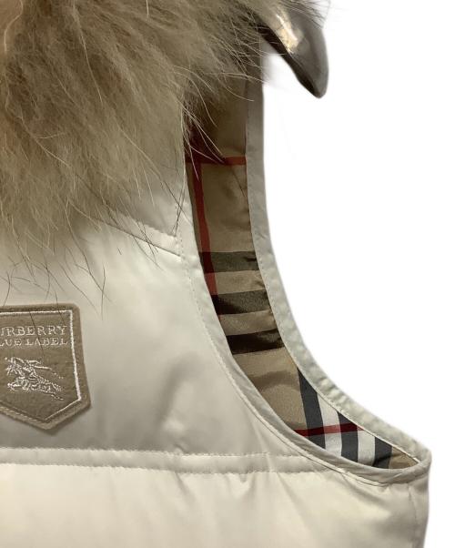 BURBERRY BLUE LABEL（バーバリー ブルー レーベル）BURBERRY BLUE LABEL (バーバリー ブルー レーベル) ダウンベスト アイボリー サイズ:38の古着・服飾アイテム