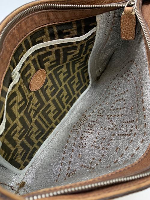 FENDI（フェンディ）FENDI (フェンディ) ショルダーバッグ ブラウンの古着・服飾アイテム