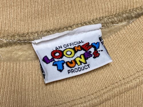 LOONEY TUNES（ルーニーチューンズ）LOONEY TUNES (ルーニーチューンズ) プリントクルーネックスウェット アイボリー サイズ:Mの古着・服飾アイテム