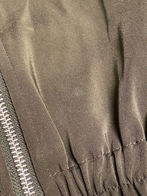 DROLE DE MONSIEUR（ドロール ド ムッシュ）DROLE DE MONSIEUR (ドロール ド ムッシュ) トラックジャケット アイボリー×カーキ サイズ:Sの古着・服飾アイテム