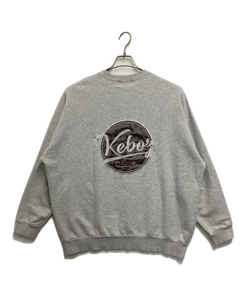 KEBOZ（ケボズ）KEBOZ (ケボズ) BB LOGO SWEAT CREWNECK / バックロゴ刺繍クルーネックスウェット グレー サイズ:Ｌの古着・服飾アイテム