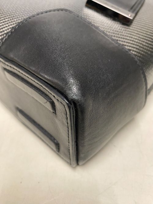 TUMI（トゥミ）TUMI (トゥミ) インディアナポリス カーボンスリムブリーフケース ブラックの古着・服飾アイテム