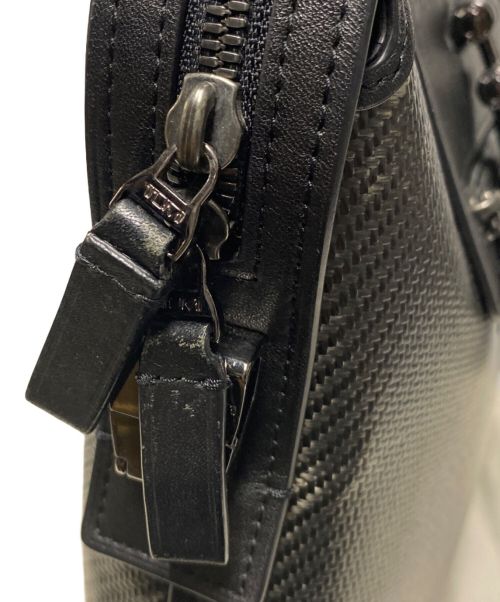 TUMI（トゥミ）TUMI (トゥミ) インディアナポリス カーボンスリムブリーフケース ブラックの古着・服飾アイテム