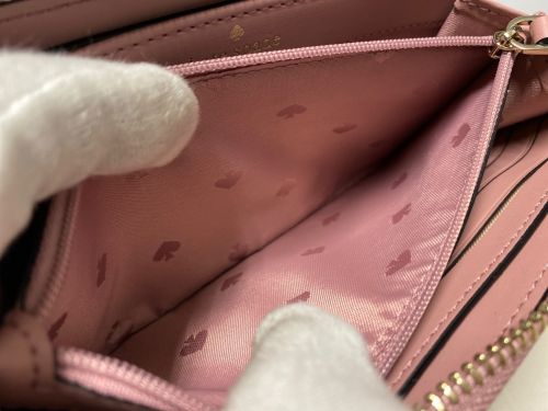 Kate Spade（ケイトスペード）Kate Spade (ケイトスペード) フローラルラウンドファスナーウォレット ピンクの古着・服飾アイテム
