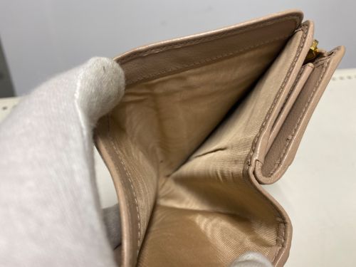 PRADA（プラダ）PRADA (プラダ) サフィアーノレザーウォレット / 2つ折り財布 ベージュの古着・服飾アイテム