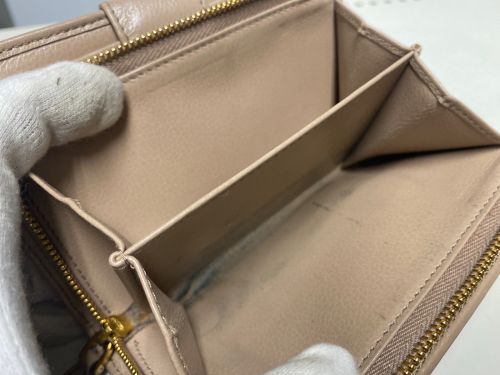 PRADA（プラダ）PRADA (プラダ) サフィアーノレザーウォレット / 2つ折り財布 ベージュの古着・服飾アイテム