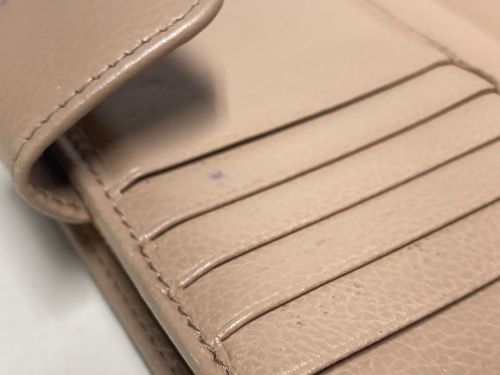 PRADA（プラダ）PRADA (プラダ) サフィアーノレザーウォレット / 2つ折り財布 ベージュの古着・服飾アイテム