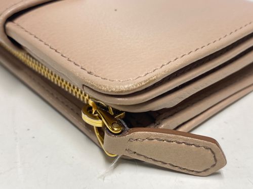 PRADA（プラダ）PRADA (プラダ) サフィアーノレザーウォレット / 2つ折り財布 ベージュの古着・服飾アイテム