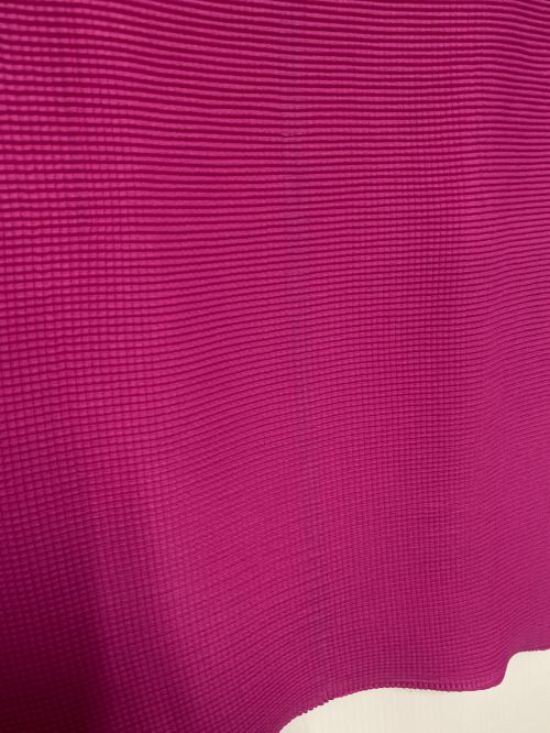 ISSEY MIYAKE（イッセイミヤケ）ISSEY MIYAKE (イッセイミヤケ) ボックスプリーツ ボルトネック カットソー ショッキングピンク サイズ:3の古着・服飾アイテム