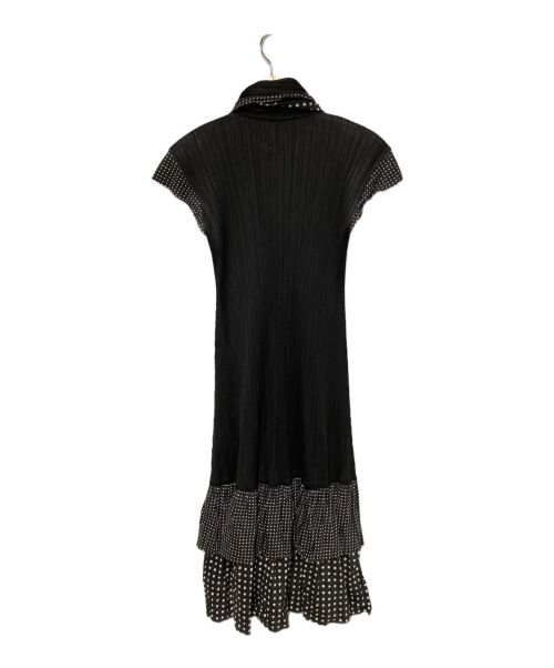 PLEATS PLEASE（プリーツプリーズ）PLEATS PLEASE (プリーツプリーズ) ドット切替プリーツワンピース ブラック×ホワイト サイズ:2の古着・服飾アイテム