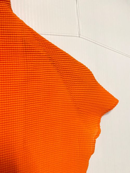 ISSEY MIYAKE（イッセイミヤケ）ISSEY MIYAKE (イッセイミヤケ) ボトルネック半袖カットソー オレンジ サイズ:3の古着・服飾アイテム
