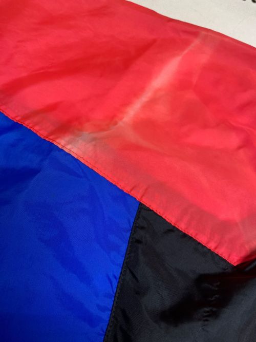 NIKE（ナイキ）NIKE (ナイキ) ナイロンジャケット ブルー×レッド サイズ:Lの古着・服飾アイテム