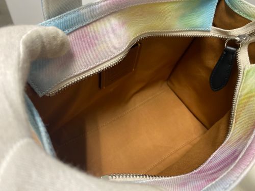 COACH（コーチ）COACH (コーチ) レインボータイダイカーゴトート マルチカラーの古着・服飾アイテム