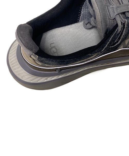 WHITE MOUNTAINEERING（ホワイトマウンテ二アニング）WHITE MOUNTAINEERING (ホワイトマウンテ二アニング) UGG (アグ) CA805 V2 / ローカットスニーカー グレー サイズ:US9.5の古着・服飾アイテム