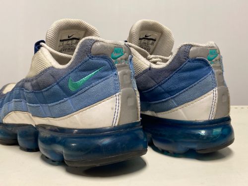 NIKE（ナイキ）NIKE (ナイキ) AIR VAPORMAX 95 / ローカットスニーカー ブルー×グレー サイズ:US8の古着・服飾アイテム