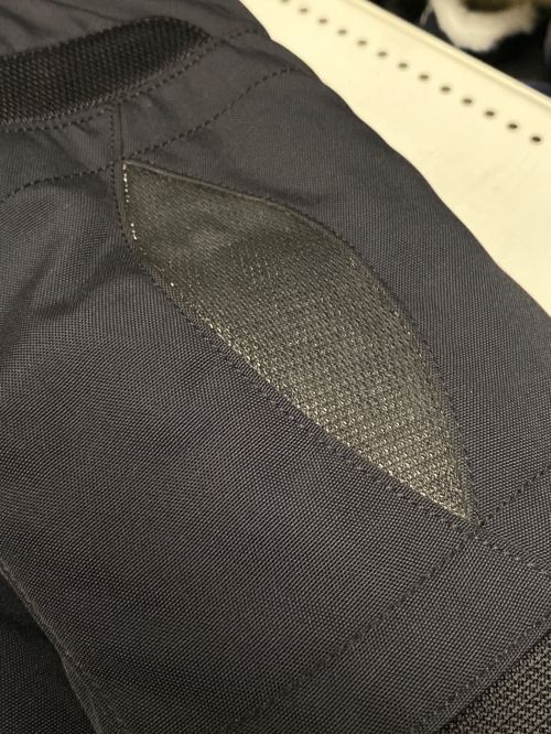 PRADA SPORTS（プラダスポーツ）PRADA SPORTS (プラダスポーツ) テクニカルモジュラーエルボーパッドジャケット ブラック サイズ:50の古着・服飾アイテム