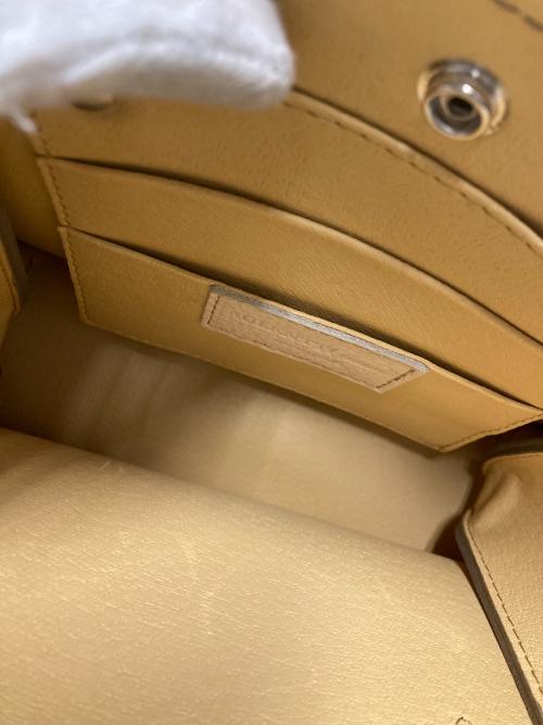 AULENTTI（オウレンティ）AULENTTI (オウレンティ) レザーハンドバッグ ベージュの古着・服飾アイテム