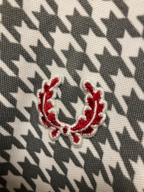 FRED PERRY（フレッドペリー）FRED PERRY (フレッドペリー) ハウンドトゥーストラックジャケット / ジャージ ホワイト×グレー サイズ:Mの古着・服飾アイテム