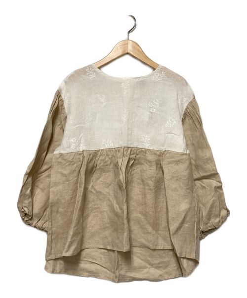 TSUHARU by samansa Mos2（ツハル バイ サマンサモスモス）TSUHARU by samansa Mos2 (ツハル バイ サマンサモスモス) 配色リネン刺繍ギャザーブラウス ホワイト×ベージュ サイズ:F 未使用品の古着・服飾アイテム