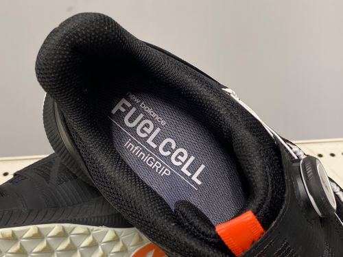 NEW BALANCE（ニューバランス）NEW BALANCE (ニューバランス) FuelCell 1001 v4 SL BOA(R) B ブラック サイズ:US9.5の古着・服飾アイテム