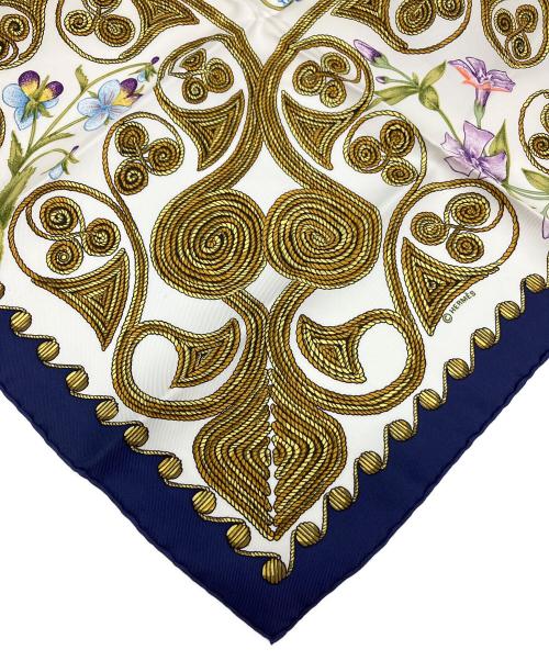 HERMES（エルメス）HERMES (エルメス) 大判スカーフ ホワイト×ネイビーの古着・服飾アイテム