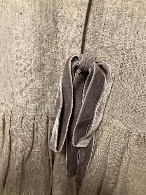 TSUHARU by samansa Mos2（ツハル バイ サマンサモスモス）TSUHARU by samansa Mos2 (ツハル バイ サマンサモスモス) 切替ノースリワンピース ベージュ サイズ:F 未使用品の古着・服飾アイテム