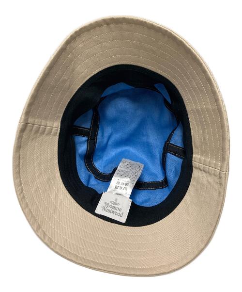 Vivienne Westwood（ヴィヴィアンウエストウッド）Vivienne Westwood (ヴィヴィアンウエストウッド) オーブ刺繍バケットハット ベージュ サイズ:SMの古着・服飾アイテム