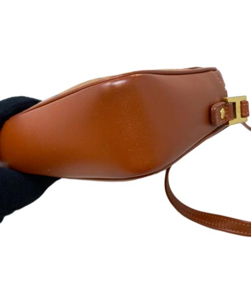 MCM（エムシーエム）MCM (エムシーエム) クロスボディバッグ ブラウンの古着・服飾アイテム