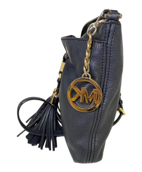 MICHAEL KORS（マイケル・コース）MICHAEL KORS (マイケル・コース) タッセル付きショルダーバッグ ブラックの古着・服飾アイテム
