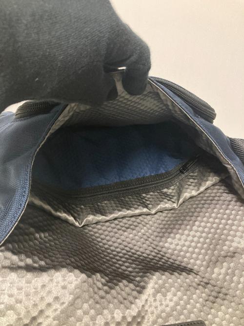 TUMI（トゥミ）TUMI (トゥミ) ALPHA BRAVO TRAVIS CROSSBODY / ナイロンショルダーバッグ ネイビー×ブラックの古着・服飾アイテム