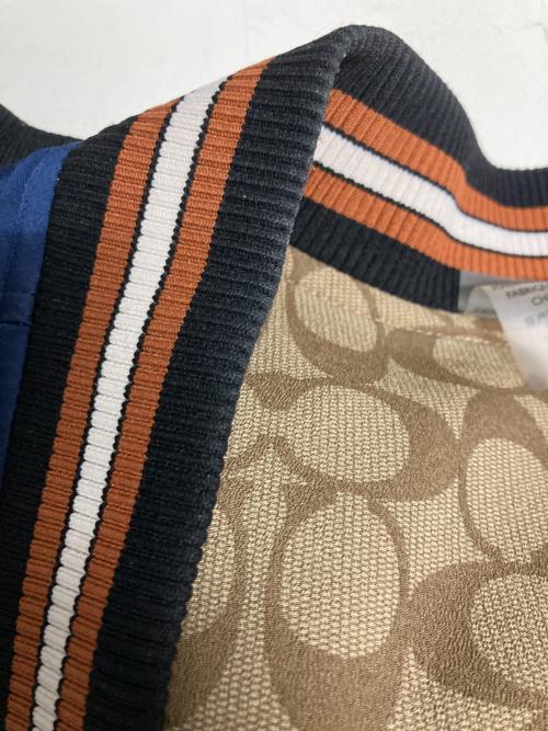 COACH（コーチ）COACH (コーチ) リバーシブルフローラルプリントシグネチャースーベニアジャケット / スカジャン ネイビー サイズ:Lの古着・服飾アイテム