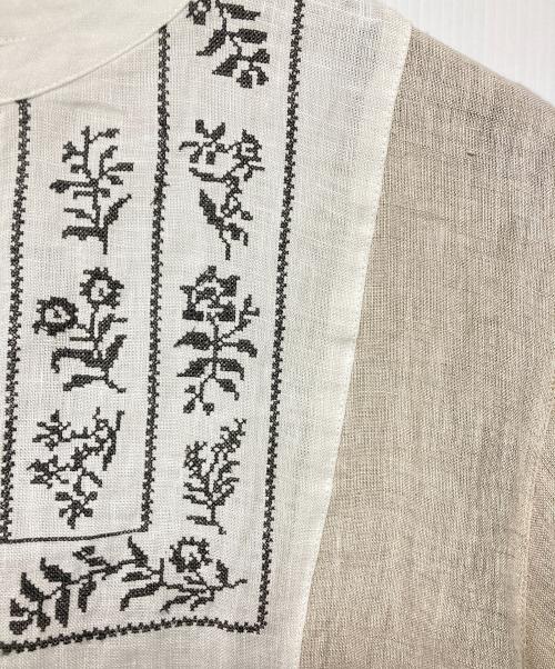 TSUHARU by samansa Mos2（ツハル バイ サマンサモスモス）TSUHARU by samansa Mos2 (ツハル バイ サマンサモスモス) 配色リネン刺繍ワンピース ベージュ サイズ:F 未使用品の古着・服飾アイテム