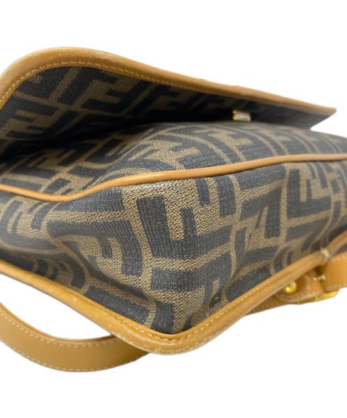 FENDI（フェンディ）FENDI (フェンディ) ショルダーバッグ カーキの古着・服飾アイテム