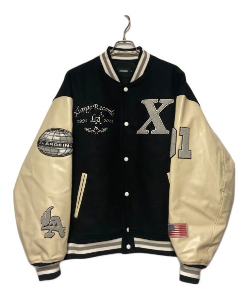 X-LARGE（エクストララージ）X-LARGE (エクストララージ) 22FW OG LOGO VARSITY JACKET / スタジャン ブラック×ベージュ サイズ:XLの古着・服飾アイテム
