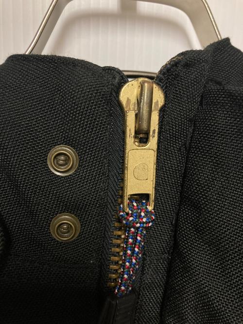 CarHartt（カーハート）CarHartt (カーハート) フーデッドジャケット ブラック サイズ:ｹｱﾀｸﾞ擦れのため不明の古着・服飾アイテム