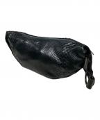 ISAMU KATAYAMA BACKLASHイサムカタヤマ・バックラッシュ）の古着「パイソンバナナバッグ / レザーショルダーバッグ」｜ブラック