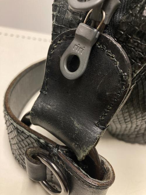 ISAMU KATAYAMA BACKLASH（イサムカタヤマ・バックラッシュ）ISAMU KATAYAMA BACKLASH (イサムカタヤマ・バックラッシュ) パイソンバナナバッグ / レザーショルダーバッグ ブラックの古着・服飾アイテム