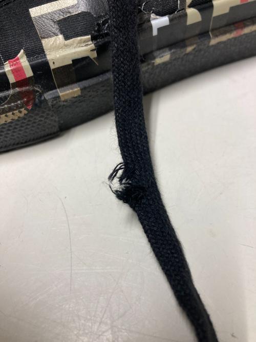 BURBERRY（バーバリー）BURBERRY (バーバリー) キャンバスローカットスニーカー ブラック サイズ:42の古着・服飾アイテム