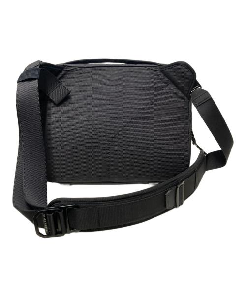 BLACK EMBER（ブラックエンバー）BLACK EMBER (ブラックエンバー) GRIP SLING / ナイロンショルダーバッグ ブラック サイズ:9Lの古着・服飾アイテム