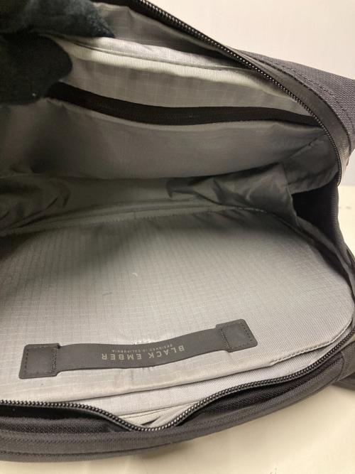 BLACK EMBER（ブラックエンバー）BLACK EMBER (ブラックエンバー) GRIP SLING / ナイロンショルダーバッグ ブラック サイズ:9Lの古着・服飾アイテム