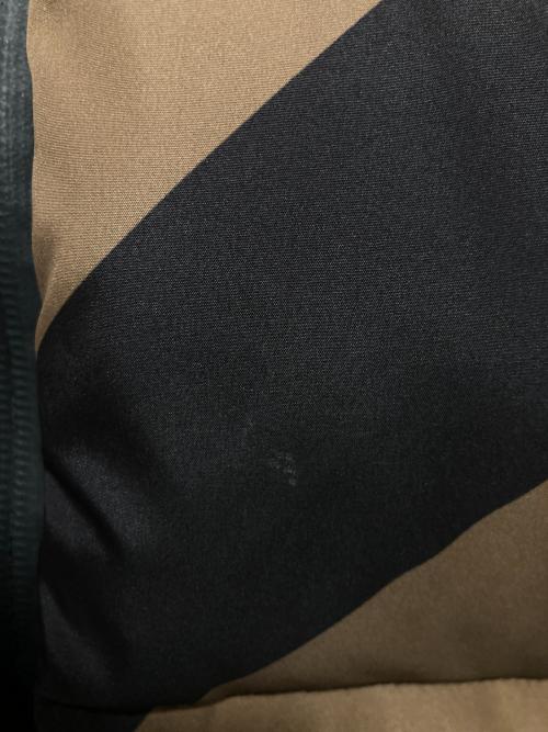 FENDI（フェンディ）FENDI (フェンディ) ズッカ柄リバーシブルダウンジャケット ブラウン×ブラック サイズ:44の古着・服飾アイテム